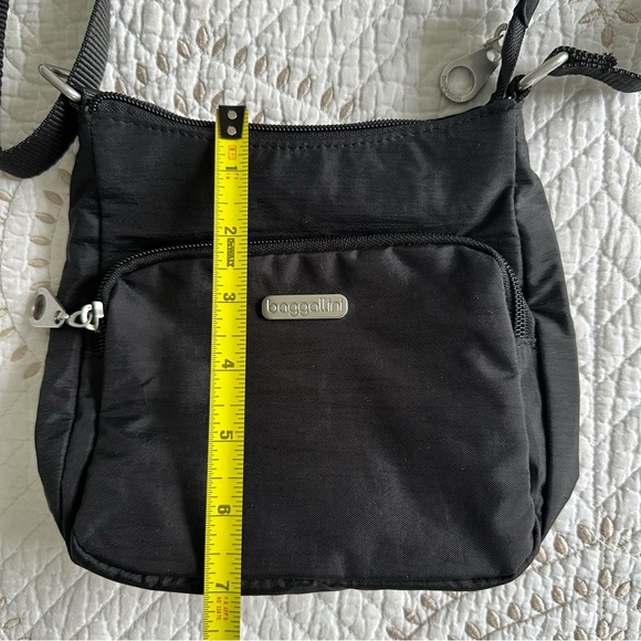 Baggallini black zip pocket crossbody bag - like new! - Picture 6 of 7